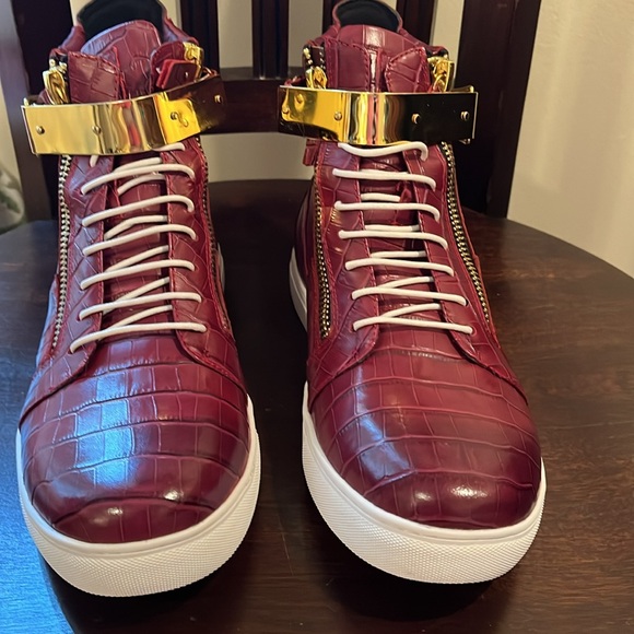 NWOT J75 by Jump Men's Zeus High-top Leather Sneaker with metal strap, size 9 - Picture 3 of 15